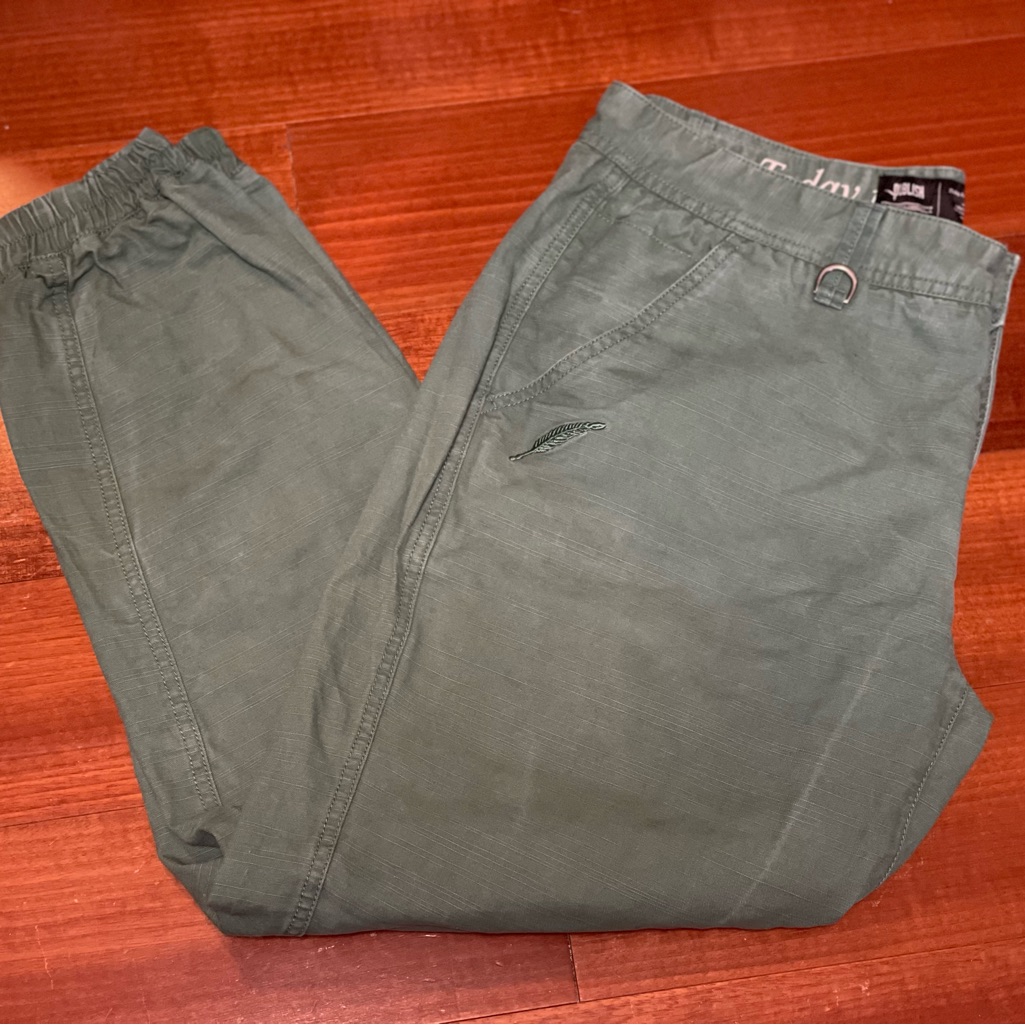 Preowned Mens Publish Green Joggers Size 36